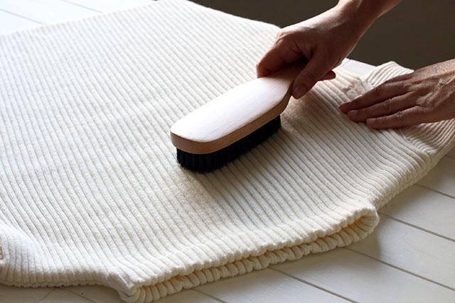 white&brush